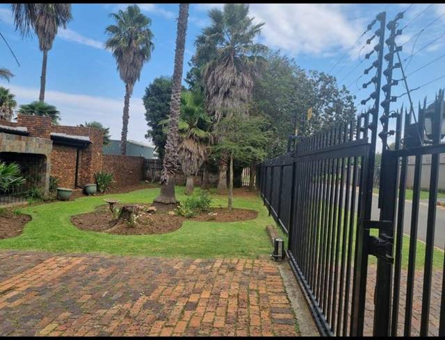 3 BEDROOM HOUSE FOR SALE IN SUNWARD PARK